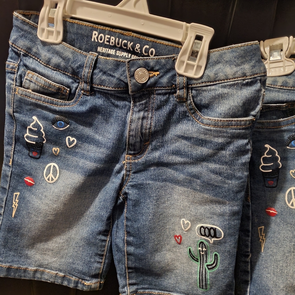 Twins shorts size 8
